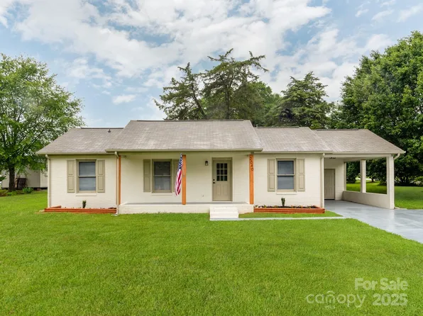 2040 Stratford Dr, Conover, NC 28613