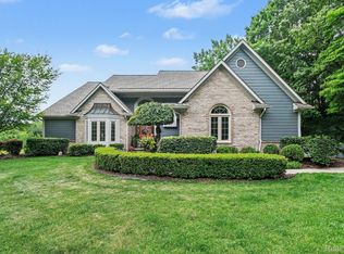 9230 Kelly Lake Dr, Clarkston, MI 48348
