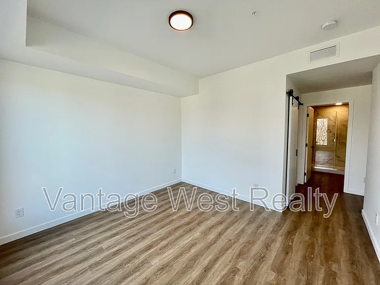 615 Rutland Rd N #401 — Photo 20