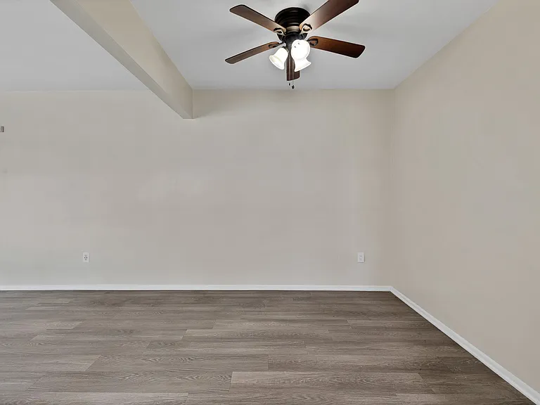 1 Parkside Ct #17 — Photo 7
