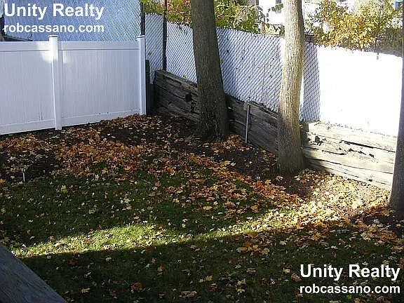 University Ave — Photo 4