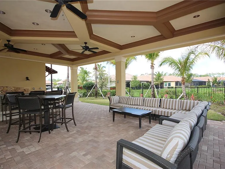 9142 Isla Bella Cir — Photo 40