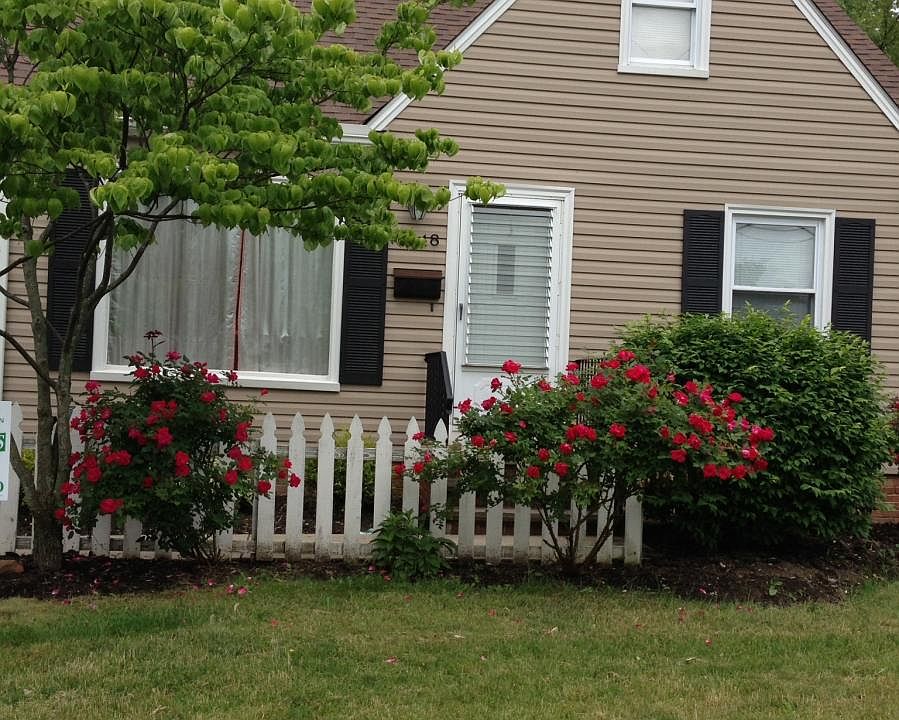 AVAILABLE JULY. TWO FULL BATHROOMS. THREE BEDROOMS. COMPLETELY REMODELED 2 YEARS AGO. $1400.00 MONTLY.