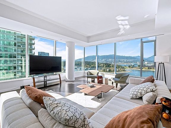 5th image of 277 Thurlow St #2001