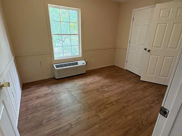 529 E Main St — Photo 5