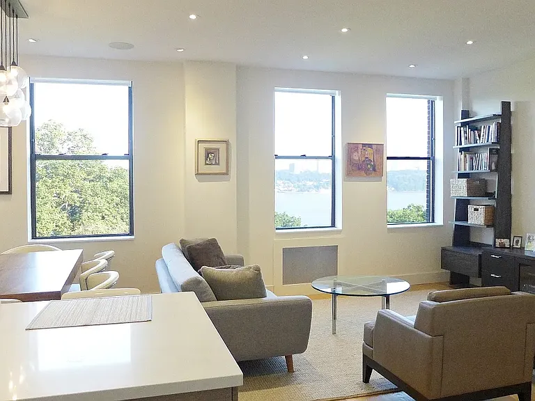 706 Riverside Dr #6D — Photo 1