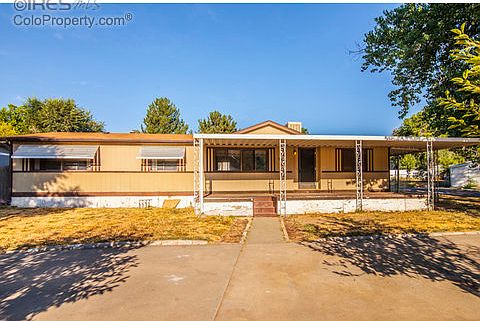 3rd image of 3901 Yosemite Dr