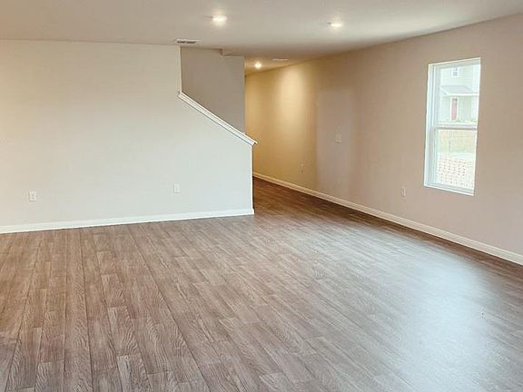 3rd image of 118 Sadie Marie Ln