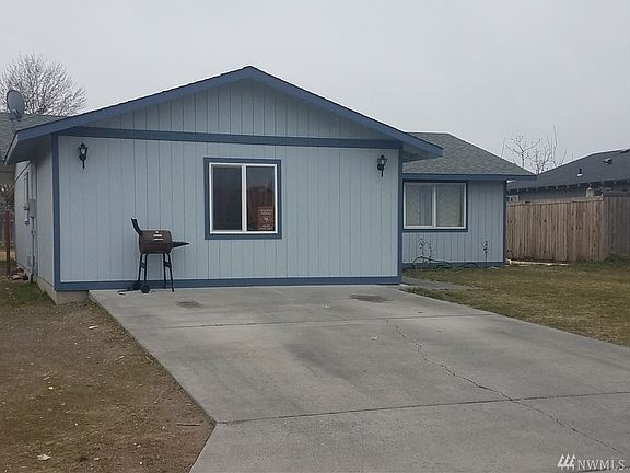 3rd image of 620 N Desdemona Ave