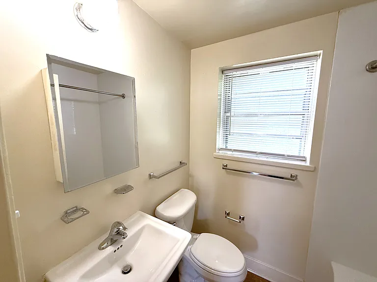 1528 Bluemont Ave SW #121 — Photo 11