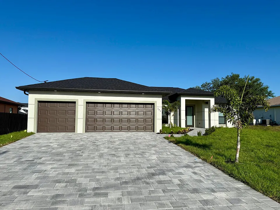 302 SW 14th Ave