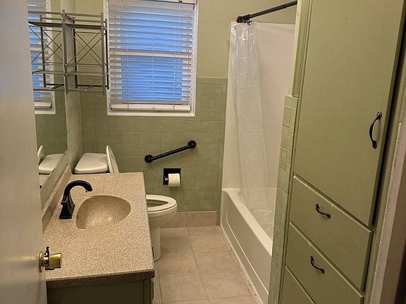 5th image of 602 Belmont St