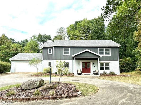 10525 Twin Oaks Dr, Cambridge, OH 43725