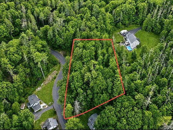 2nd image of 20 Wintergreen Hill Road