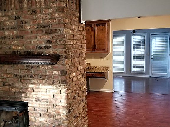 3rd image of 105 Valley Green Dr