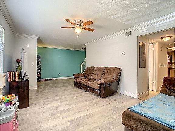 5th image of 1206 Abbey Crescent Ln
