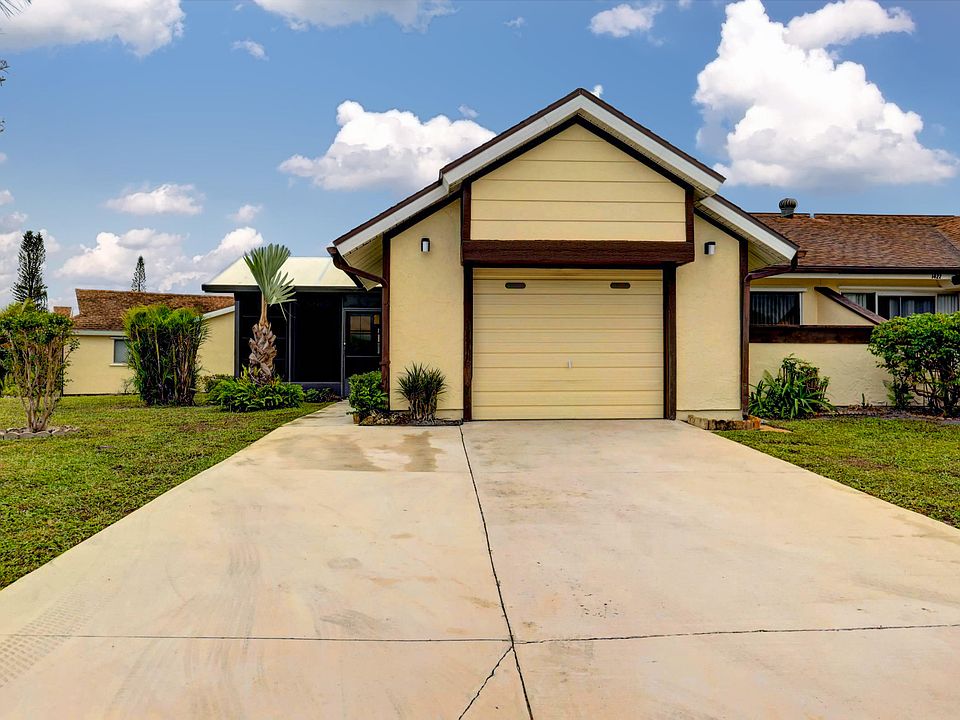 1st image of 1426 SE Larkwood Cir