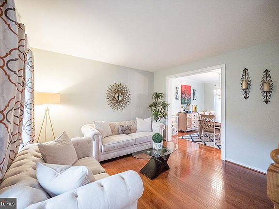 5th image of 302 Woods Edge Ln