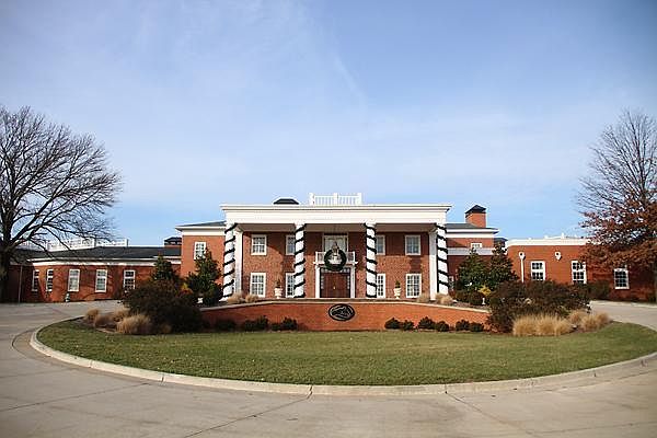 1st image of 801 Old Hawthorne Dr E