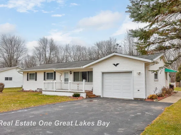 1738 N Huron Rd, Pinconning, MI 48650