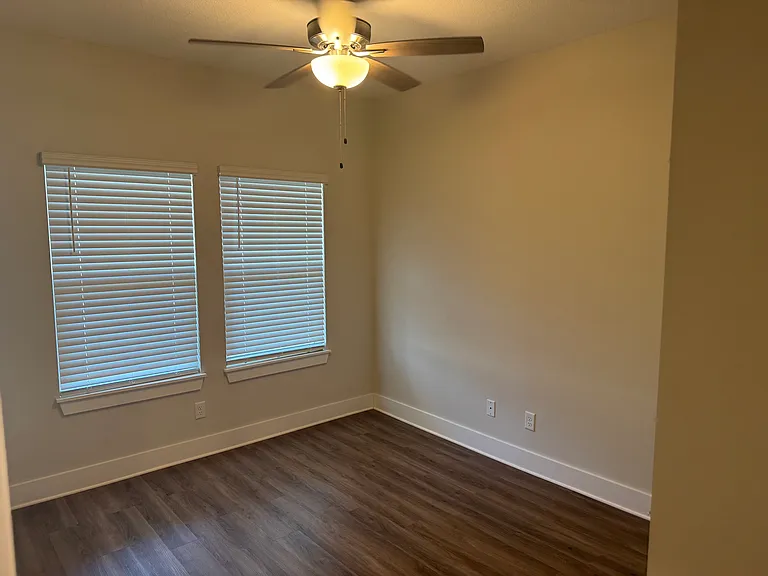 180 Bradford Ct — Photo 12