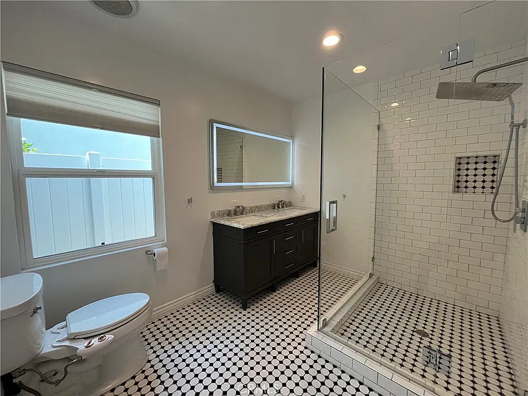 5710 Jumilla Ave — Photo 10