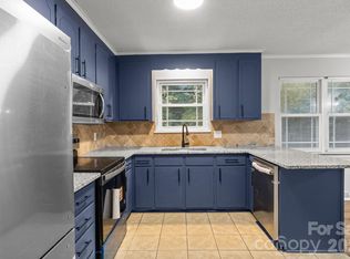 5300 Hickory Ln, Charlotte, NC 28216