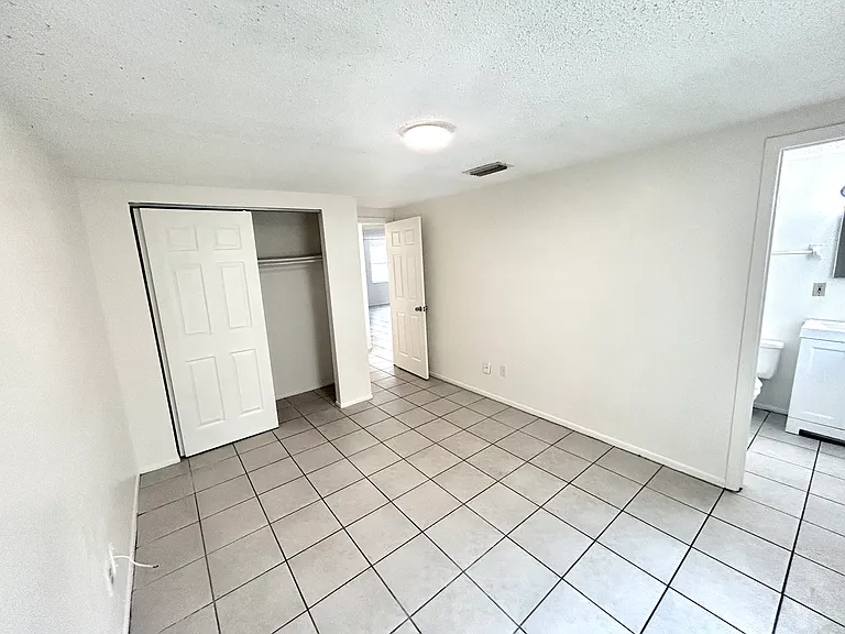 5725 9th Street Cir E #5725 — Photo 7