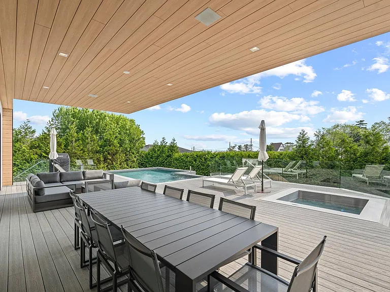 8 Middle Pond Ln — Photo 6