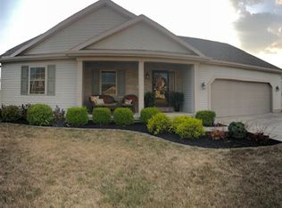 1821 Rosewood Dr, Wapakoneta, OH 45895