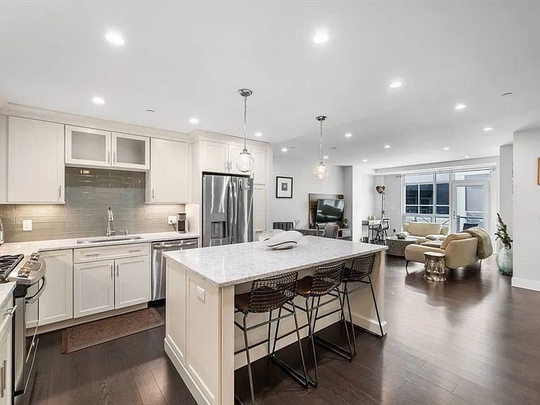 201 Elliott St #409 — Photo 4