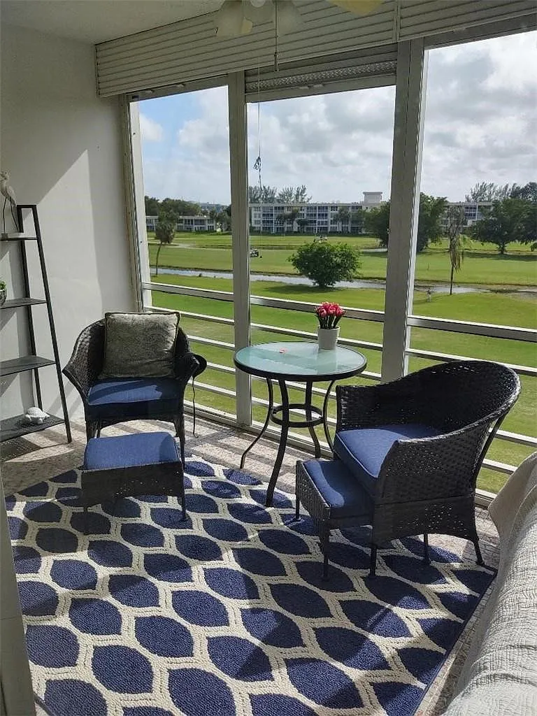 2 bed, 2.0 bath, 1100 sqft, $1,950 — Photo 1