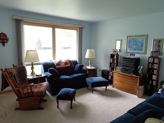5th image of 612 Evergreen Ln