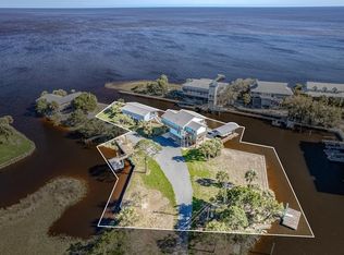 37 Dolphin Dr, Crawfordville, FL 32327