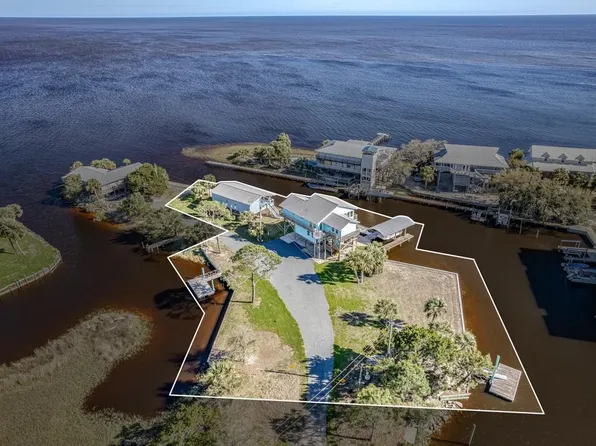 37 Dolphin Dr, Crawfordville, FL 32327