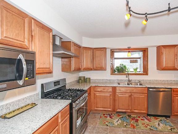 4th image of 3101 Camelot Dr