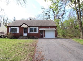 1047 Louis Rd, Schenectady, NY 12303