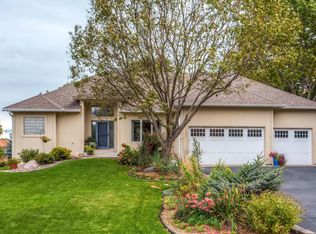 11001 Cavell Cir, Bloomington, MN 55438