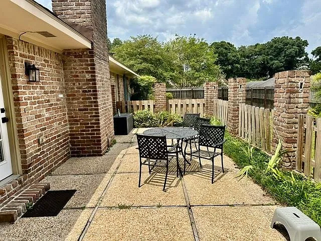 503 Highland Woods Dr W — Photo 3