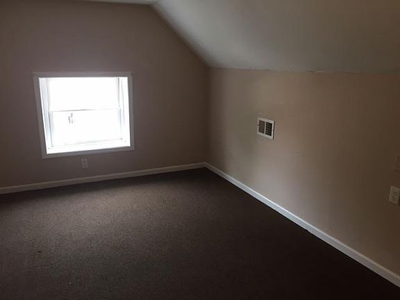 4th image of 2244 S Sacramento Ave