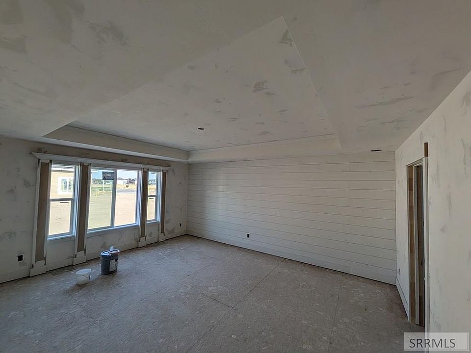 2nd image of 535 Meadowbrook St