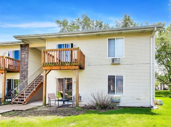 2400 Light Rd APT 112, Oswego, IL 60543