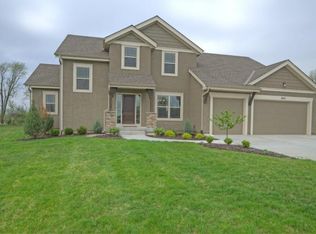 8004 Roberts Rd, Weatherby Lake, MO 64152