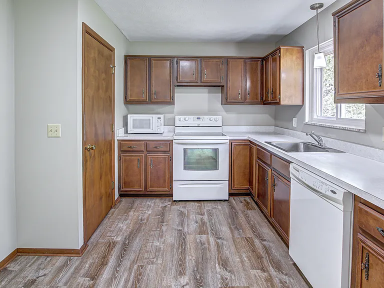 21002 Lunn Rd — Photo 9
