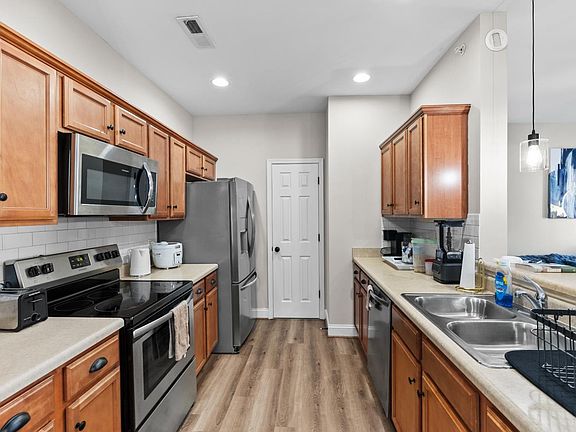 5th image of 205 Capital St Unit 203