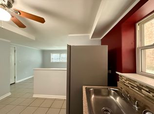 Bright & Airy 2BR Garden Unit | Parking Included | Prime Forest Park Location, Forest Park, IL 60130