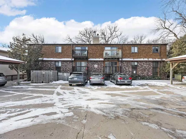 221 River St APT 2, Iowa City, IA 52246