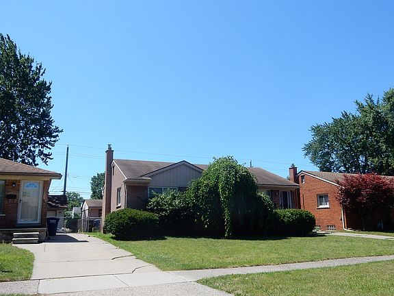 3rd image of 32501 Grandview Ave