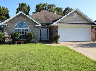 1145 Humphrey St, Pea Ridge, AR 72751