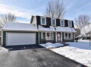 976 Robin Ln, Batavia, IL 60510